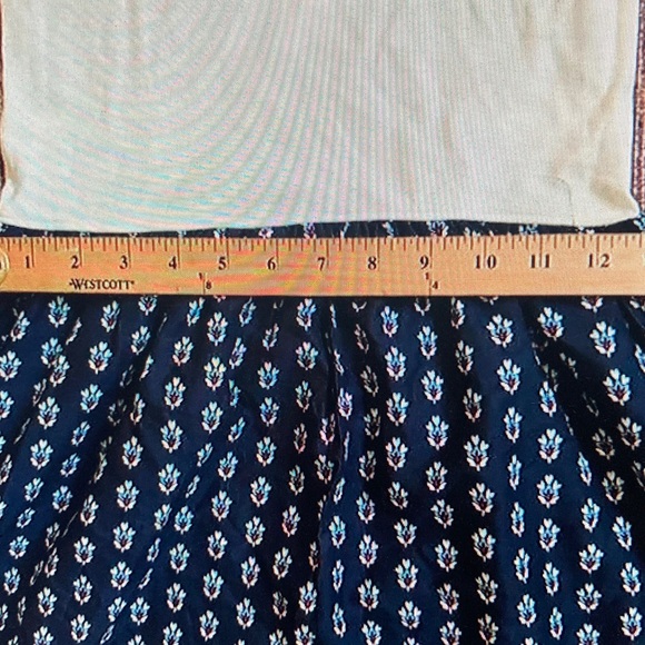 Sleeveless Cream and Navy Dress - Picture 5 of 5